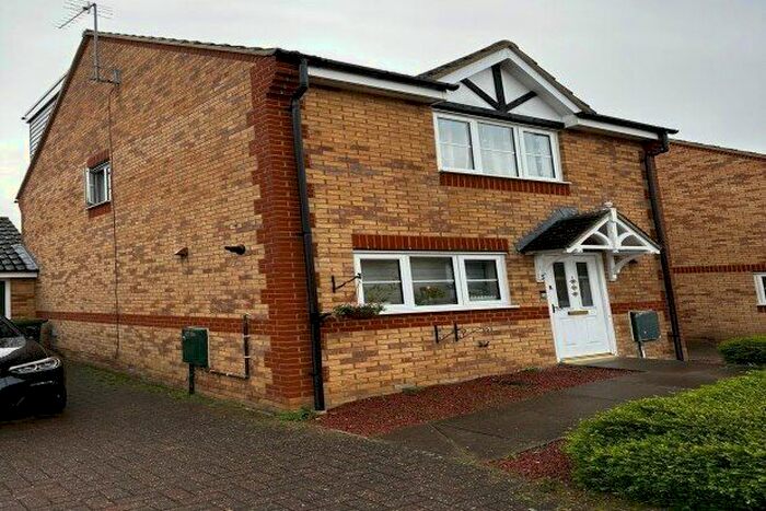 4 Bedroom Town House To Rent In Thorpeness Croft, Milton Keynes, MK4