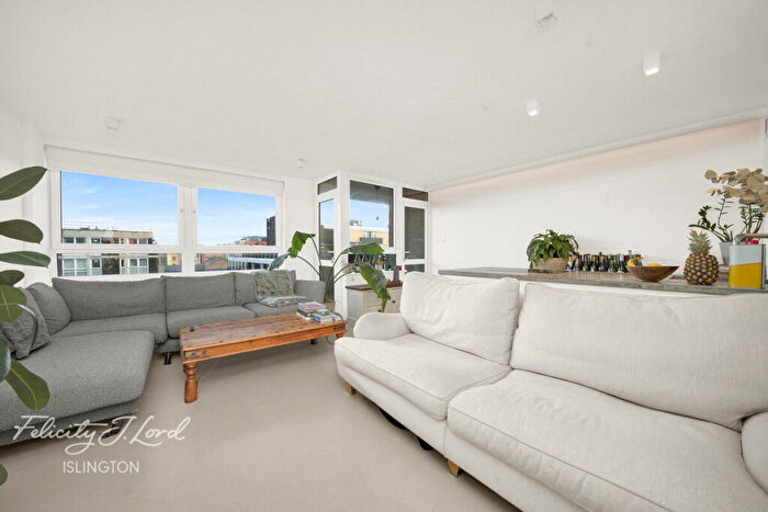 3 Bedroom Apartment For Sale In De Beauvoir Road, London, N1