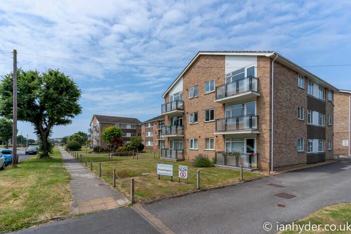2 Bedroom Flat To Rent In Westbrook, Lustrells Vale, Saltdean, BN2