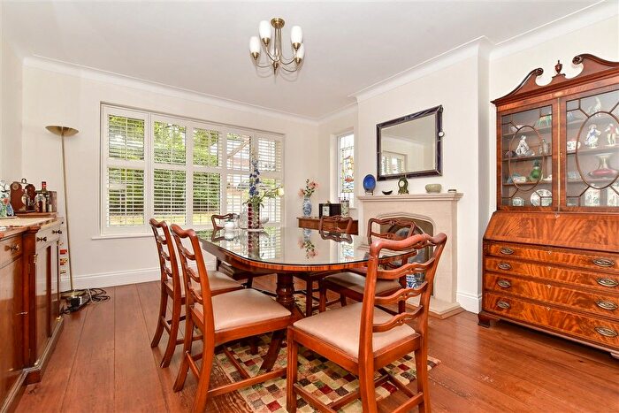 4 Bedroom Link Detached House For Sale In Forest Way, Woodford Green, Essex, IG8