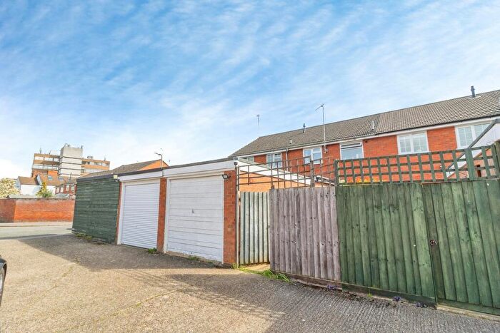 3 Bedroom Terraced House For Sale In Stuart Close, Bletchley, Milton Keynes, Buckinghamshire, MK2