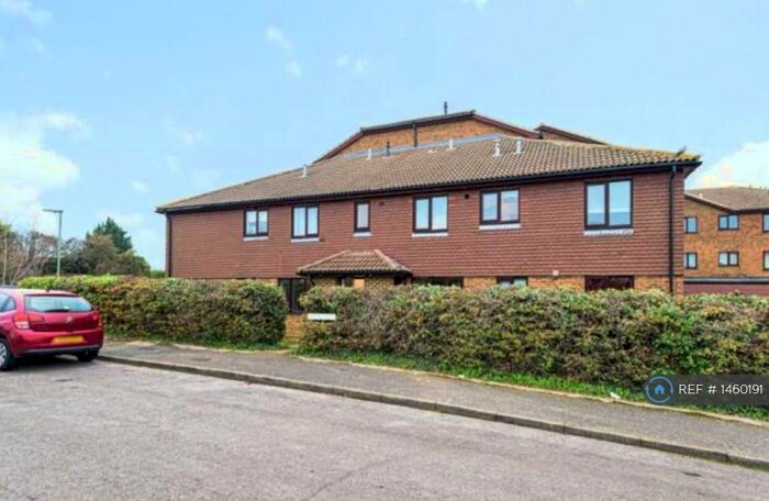 1 Bedroom Flat To Rent In Kingfisher Drive, Guildford, GU4