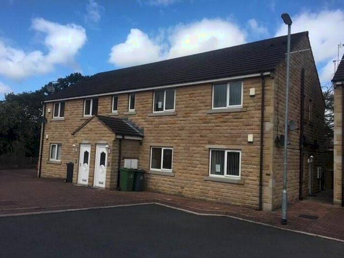 2 Bedroom Flat To Rent In Hall Garth, Huddersfield, HD5