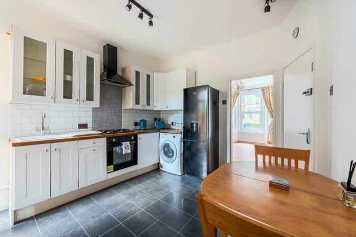 1 Bedroom Flat To Rent In Churchill Road, Willesden Green, London, NW2