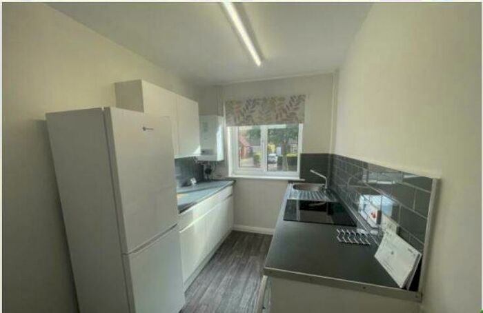 1 Bedroom Flat To Rent In Tinshill Road, Leeds, West Yorkshire, LS16