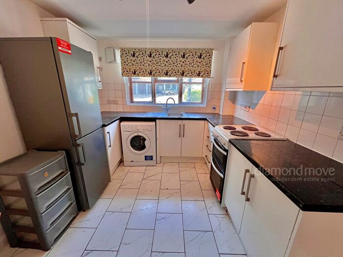1 Bedroom Maisonette To Rent In Hanworth Road, Hounslow, TW3