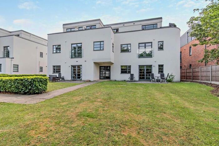 3 Bedroom Flat To Rent In Eastbury Avenue, Northwood, HA6