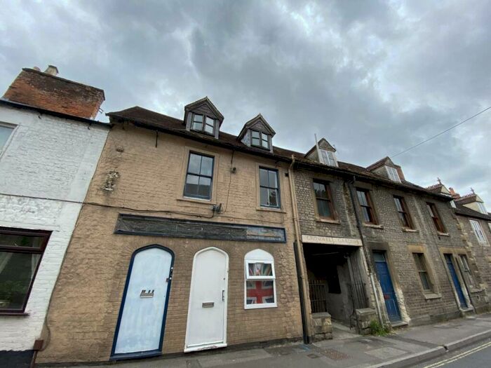 1 Bedroom Flat To Rent In East Street, Warminster, Wiltshire, BA12