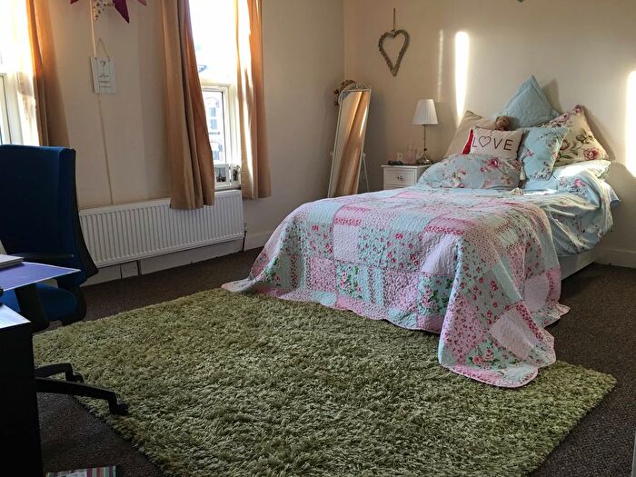 5 Bedroom Semi-Detached House To Rent In Granby Road, Leeds, LS6