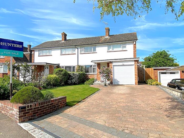 3 Bedroom Semi-Detached House For Sale In Tradescant Drive, Meopham, Gravesend, DA13