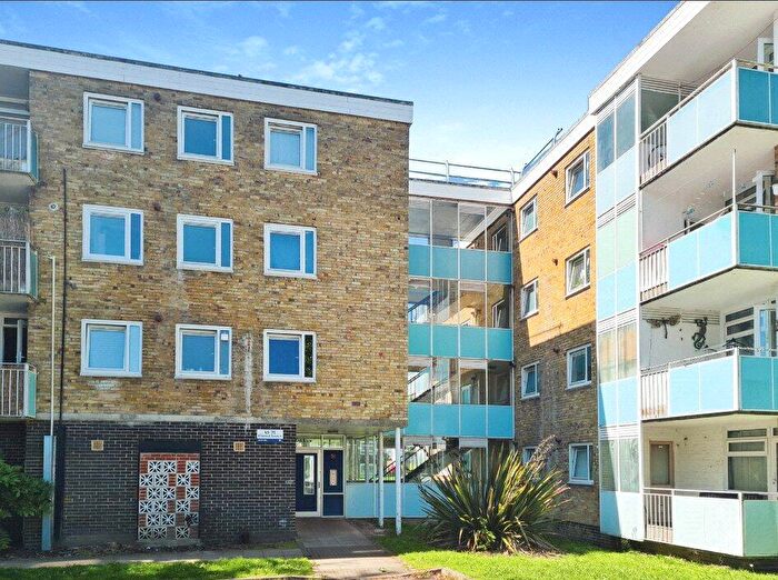 2 Bedroom Flat To Rent In Ellwood Avenue, Southampton, Hampshire, SO19