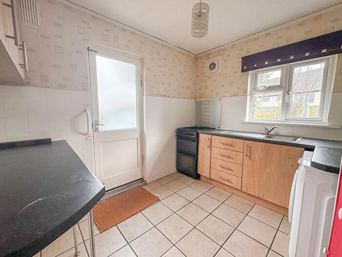 2 Bedroom Semi-Detached House For Sale In Main Road, Hockley, SS5