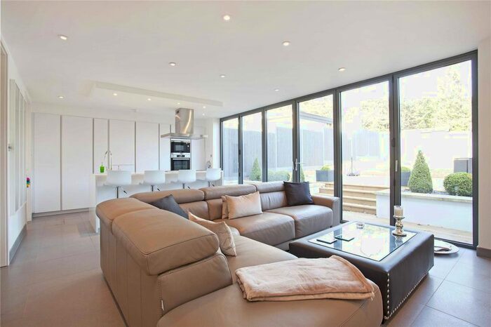 4 Bedroom Semi-Detached House To Rent In Sunnyfield, Mill Hill NW7