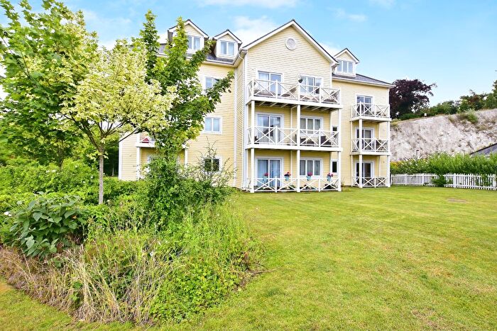 2 Bedroom Flat For Sale In Alisander Close, Snodland, Kent, ME6