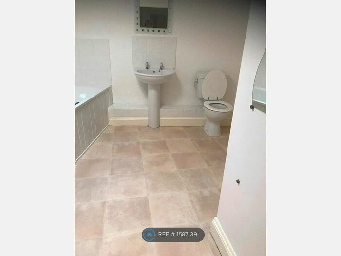 2 Bedroom Flat To Rent In Fore Street, St. Columb, TR9