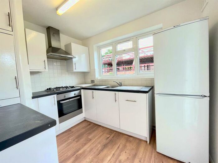 2 Bedroom Maisonette To Rent In Lichfield Grove, Finchley, N3