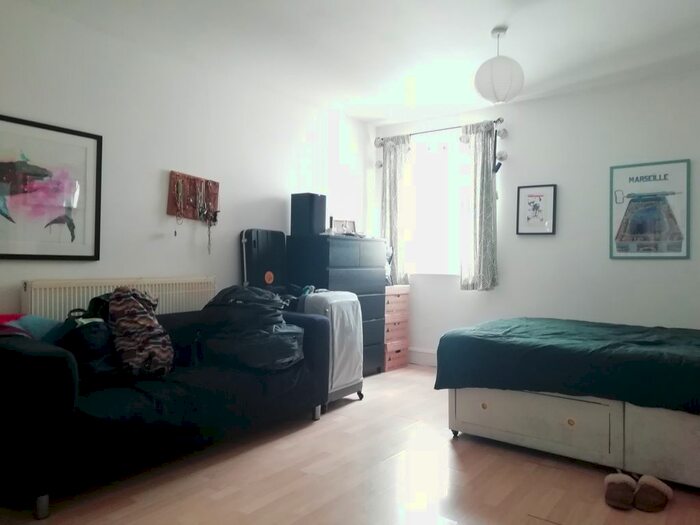 2 Bedroom Flat To Rent In Tower Bridge Road, London, SE1