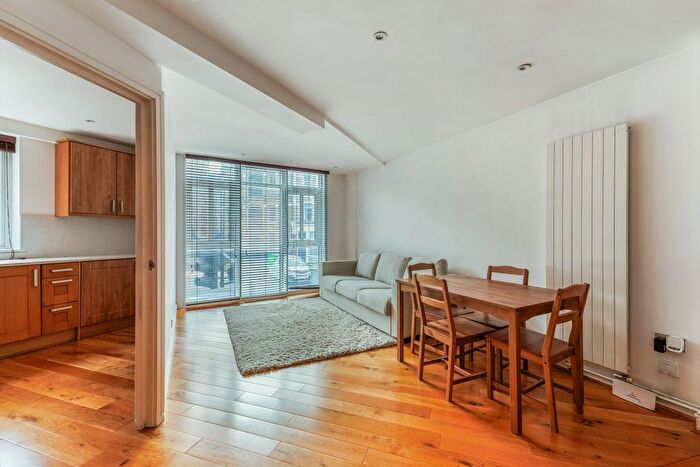 2 Bedroom Flat To Rent In Shad Thames, London, SE1