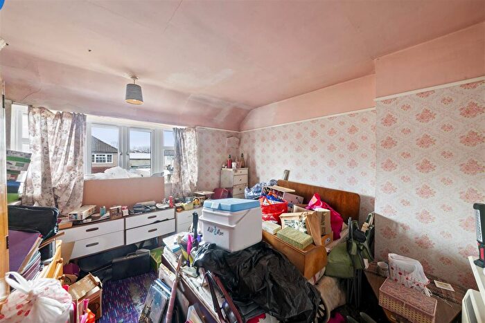 3 Bedroom Terraced House For Sale In Grove Crescent, Feltham, TW13