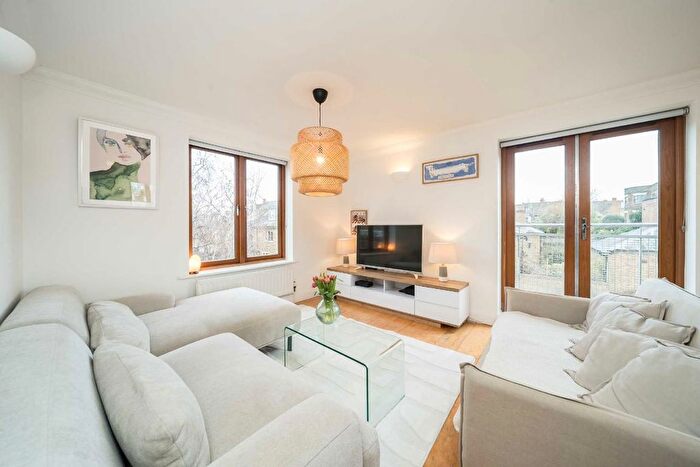 2 Bedroom Flat For Sale In East Hill, London, SW18