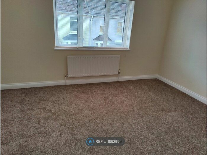 3 Bedroom Terraced House To Rent In Guppy Street, Swindon, SN2