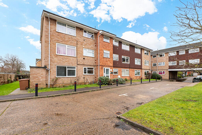 2 Bedroom Apartment For Sale In Camborne Road, Sutton, SM2