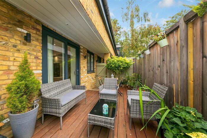 2 Bedroom Flat For Sale In Station Road, Hampton, TW12