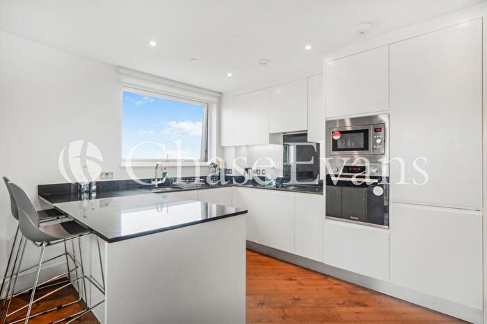 2 Bedroom Flat To Rent In Western Gateway, Royal Docks, London, E16