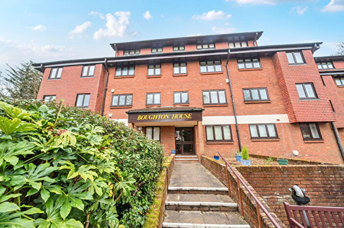 3 Bedroom Apartment For Sale In Holmbury Park, Bromley, Kent, BR1