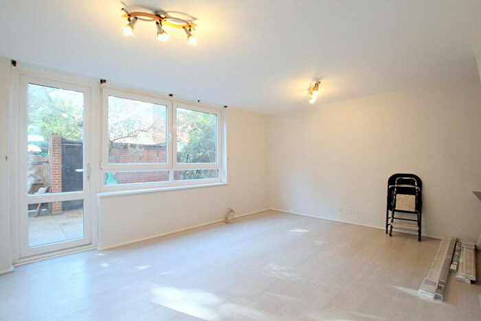 3 Bedroom Terraced House To Rent In Westbridge Road, London, SW11