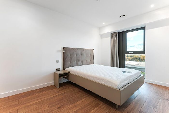 3 Bedroom Flat To Rent In Uncle Acton, Victoria Road, London, Acton, W3