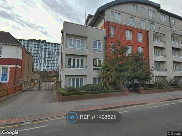 2 Bedroom Flat To Rent In Park Lane, Croydon, CR0