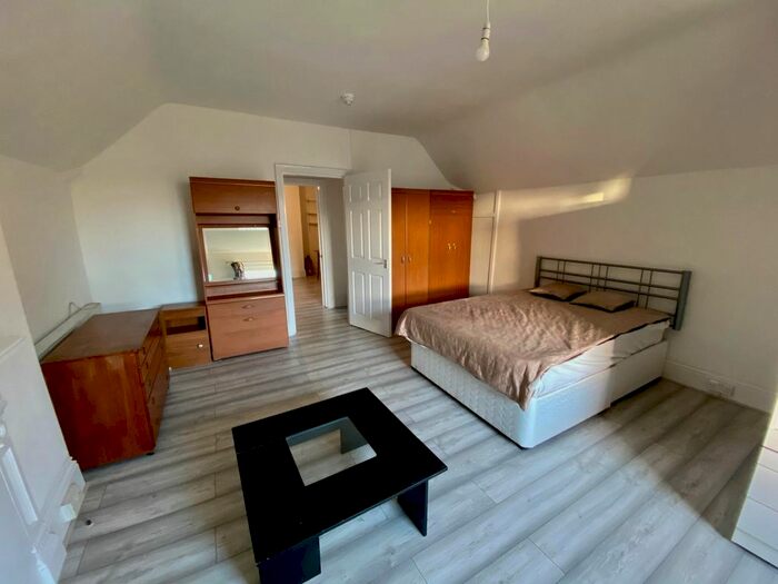 1 Bedroom Flat To Rent In Madeley Road, London, W5