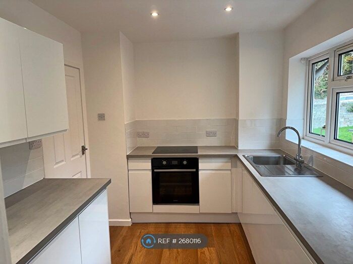 2 Bedroom Flat To Rent In Clifton Vale Close, Bristol, BS8