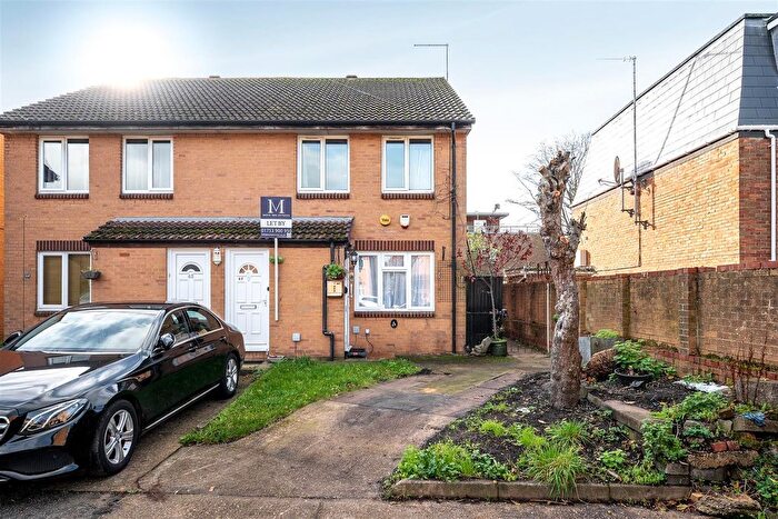 1 Bedroom Maisonette For Sale In Pippins Close, West Drayton, UB7