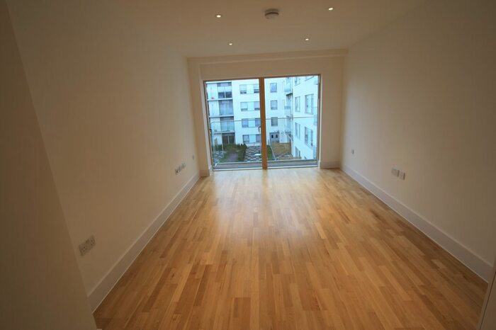 1 Bedroom Flat To Rent In Streatham High Road, Streatham, SW16