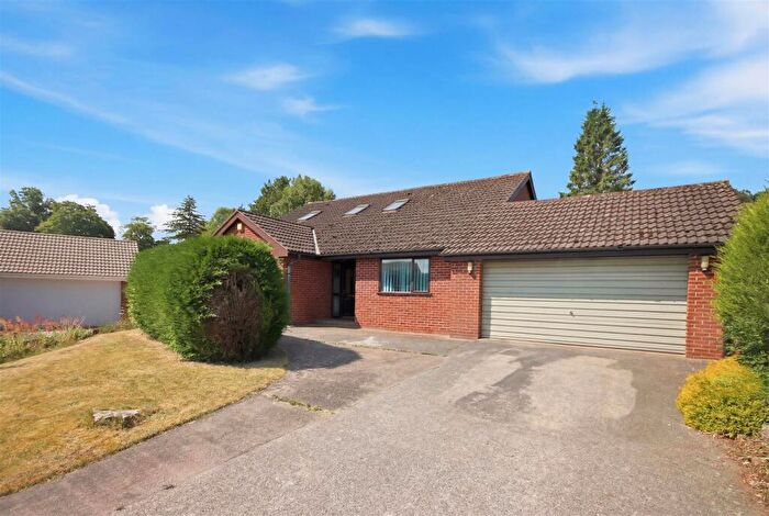 4 Bedroom Detached Bungalow For Sale In White Leas, Chesterfield, S40