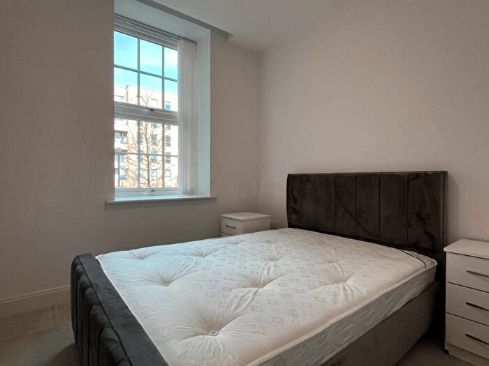 2 Bedroom Flat To Rent In Memorial Avenue, SL1