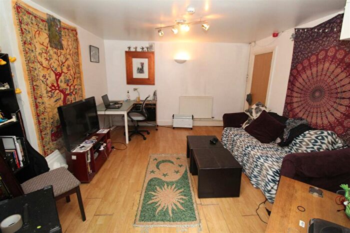 1 Bedroom Flat To Rent In Richmond Road, Roath, Cardiff, CF24