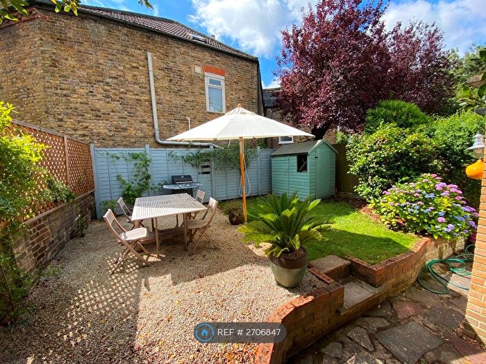 1 Bedroom Flat To Rent In Lebanon Gardens, London, SW18