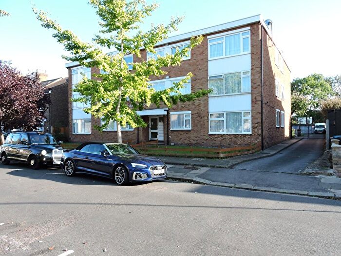 2 Bedroom Flat For Sale In Putney Road, Enfield, Middlesex, EN3