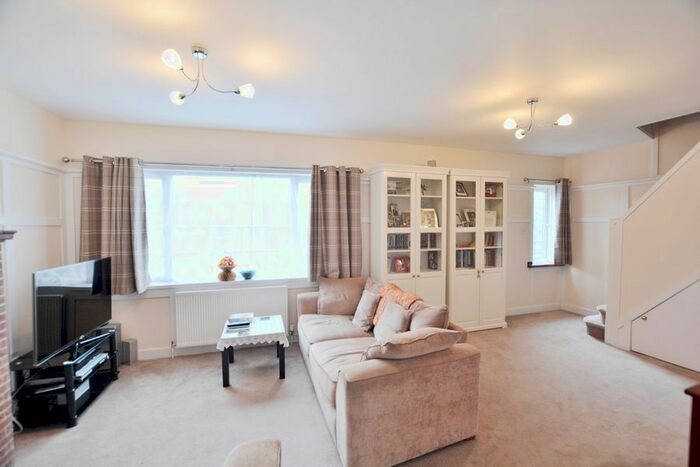 3 Bedroom Maisonette To Rent In Park Road, Uxbridge, UB8