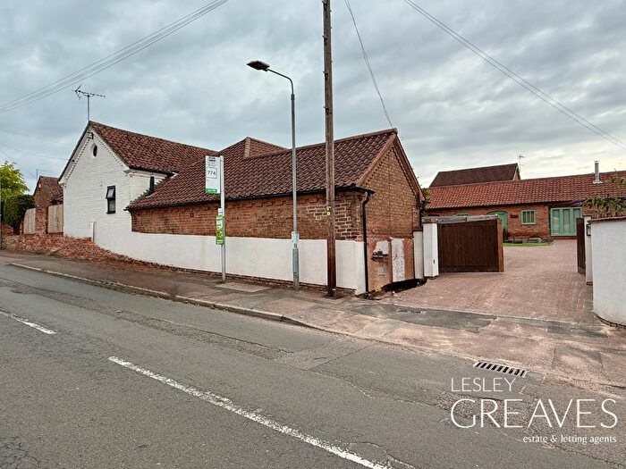2 Bedroom Barn Conversion To Rent In Willow Lane, Gedling, Nottingham, NG4