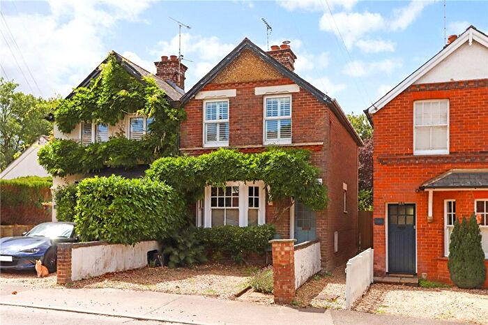 3 Bedroom Semi-Detached House For Sale In Weydon Hill Road, Farnham, GU9