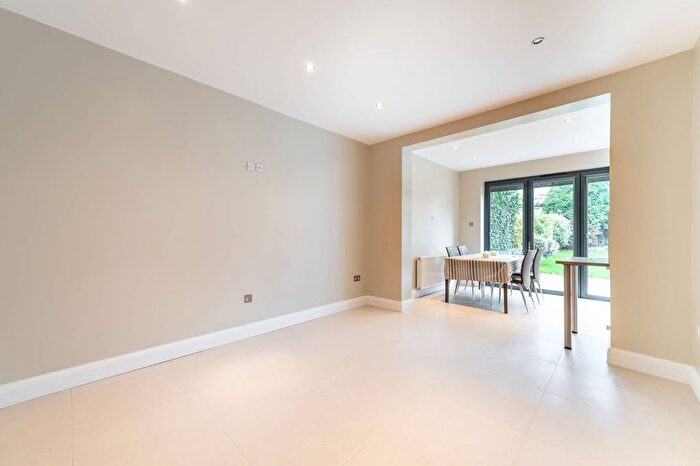 5 Bedroom Semi-detached House To Rent In Lennox Gardens, Gladstone Park, London, NW10