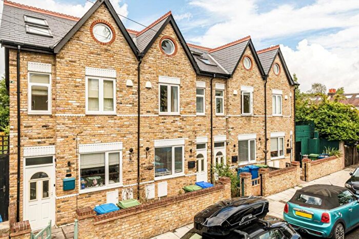 3 Bedroom Flat To Rent In Stuart Road, Nunhead, SE15