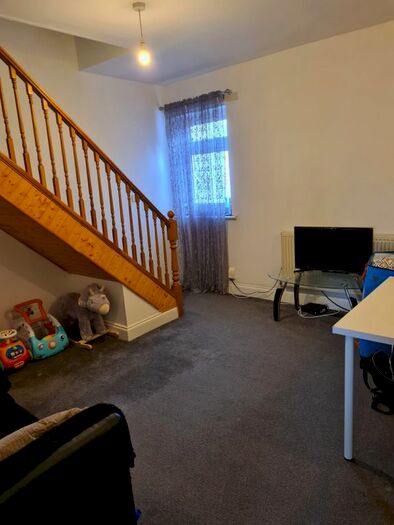 2 Bedroom Flat To Rent In Hazelbury Crescent, Luton, LU1