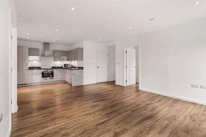 2 Bedroom Apartment To Rent In Silvertown Way, London, E16