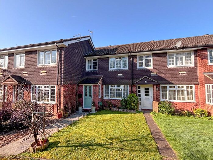 3 Bedroom Terraced House For Sale In Martindale Close, Guildford, GU4