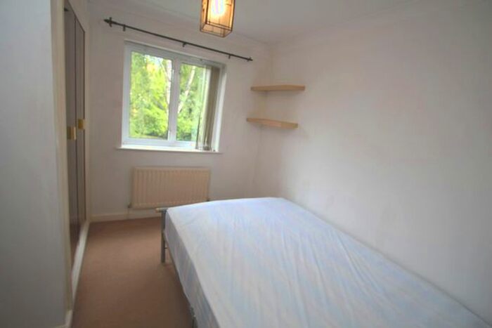 3 Bedroom Flat To Rent In Portsmouth Road, Kingston Upon Thames, KT1